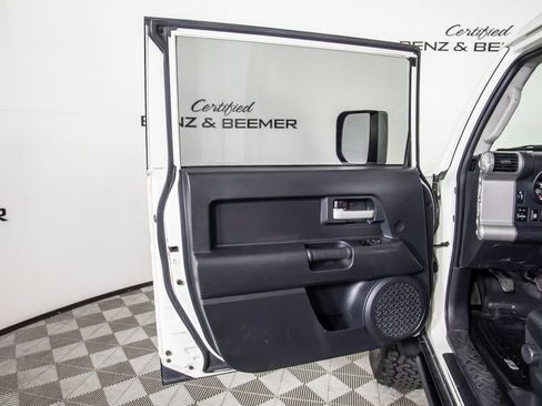 Used 2012 Toyota FJ Cruiser 4WD w/ Convenience Pkg image 17