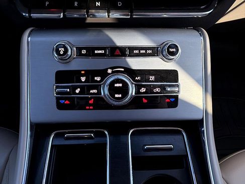 Used 2021 Lincoln Aviator AWD w/ Elements Package image 24
