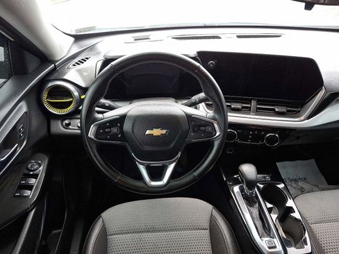 Certified 2024 Chevrolet Trax LT w/ Driver Confidence Package image 11