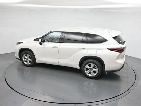 Used 2021 Toyota Highlander LE image 45