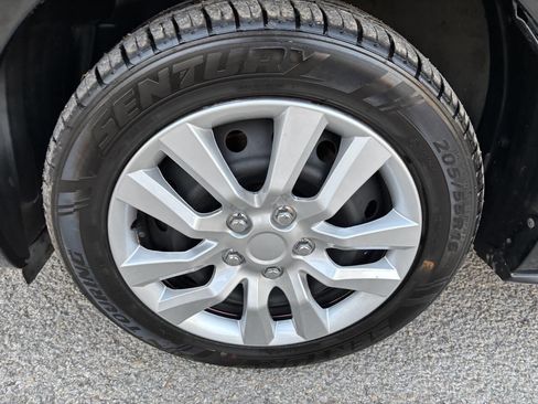 Used 2009 Pontiac Vibe AWD w/ Sun And Sound Package image 28