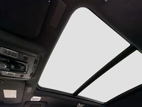 Used 2025 Cadillac Escalade V AWD/4WD image 23