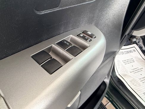 Used 2012 Toyota Tundra 4x4 CrewMax w/ Tow Pkg image 5