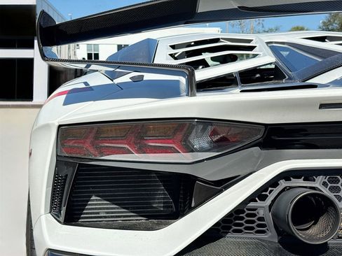Used 2019 Lamborghini Aventador SVJ image 11