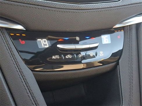 Used 2025 Cadillac XT5 Premium Luxury image 17