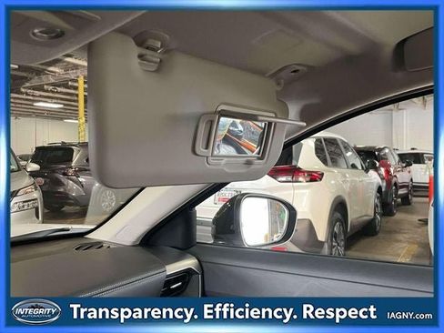 Used 2025 Nissan Kicks SV AWD/4WD image 31