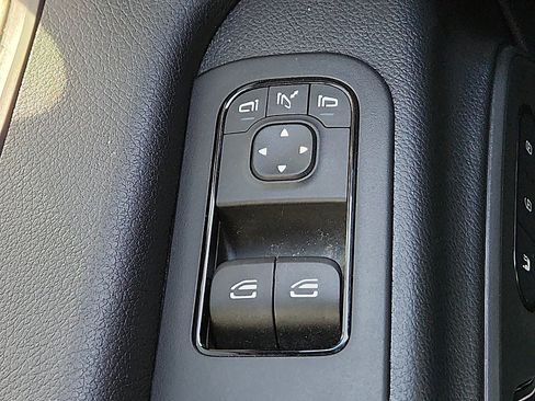 Used 2022 Mercedes-Benz Sprinter 2500 image 22