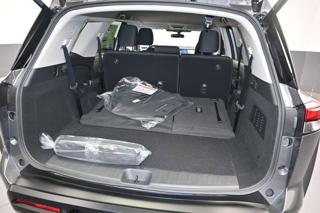Certified 2026 Nissan Pathfinder SV FWD image 15