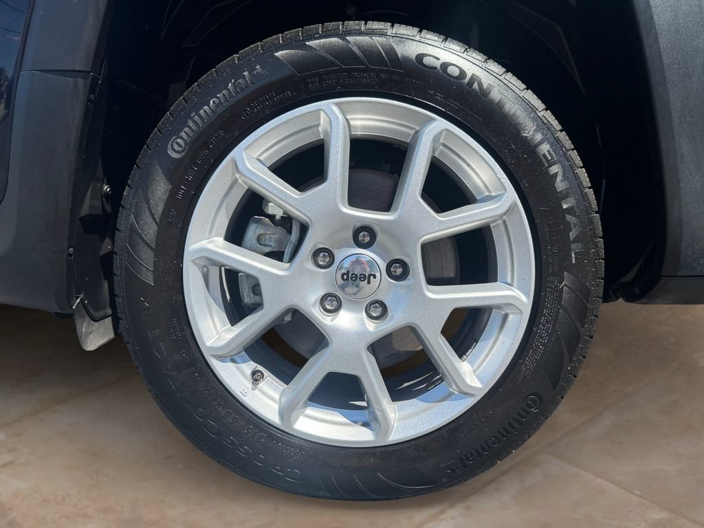Used 2023 Jeep Renegade Latitude AWD/4WD image 14