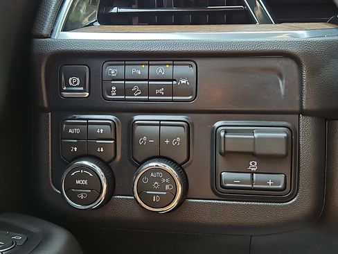 Used 2026 Chevrolet Tahoe High Country AWD/4WD image 26