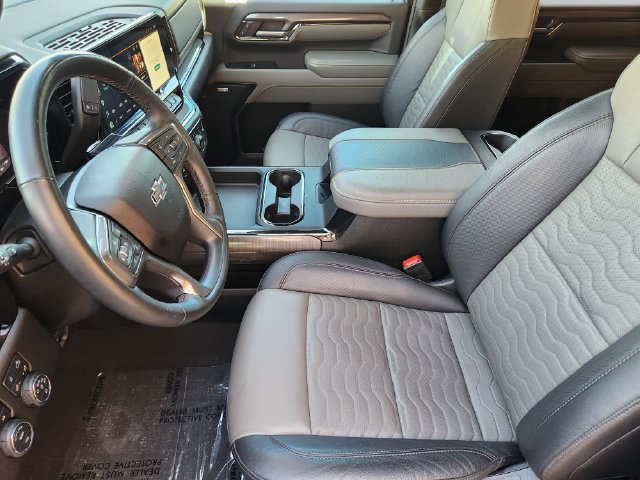 Used 2024 Chevrolet Silverado 2500 ZR2 w/ Technology Package AWD/4WD image 3