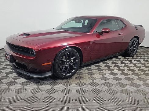 Used 2022 Dodge Challenger R/T w/ Driver Convenience Group RWD image 12