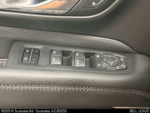Used 2023 GMC Yukon XL Denali w/ Denali Reserve Package AWD/4WD image 18