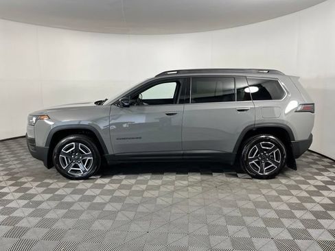 Used 2026 Jeep Cherokee Laredo AWD/4WD image 4