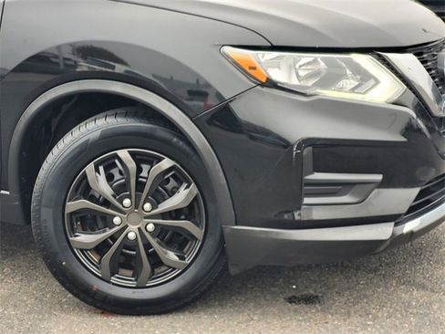 Used 2017 Nissan Rogue S image 9