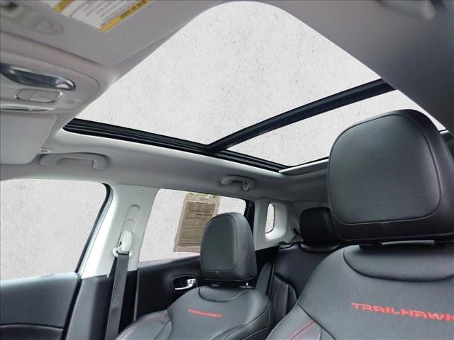 Used 2018 Jeep Compass Trailhawk w/ Leather Interior Group AWD/4WD image 14