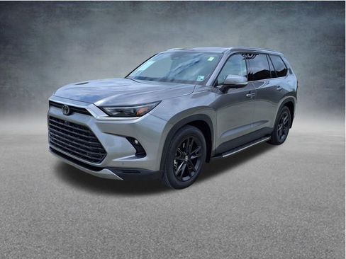 Used 2025 Toyota Grand Highlander FWD image 3
