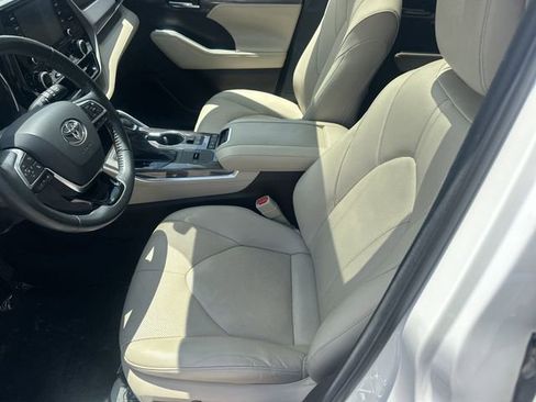 Used 2021 Toyota Highlander Limited FWD image 20