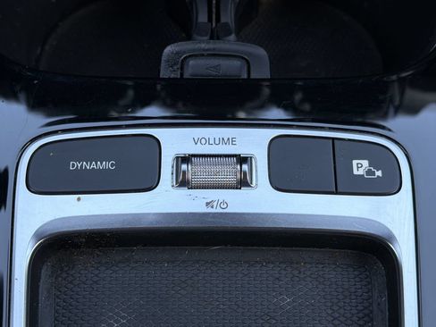 Used 2025 Mercedes-Benz GLB 250 4MATIC image 7