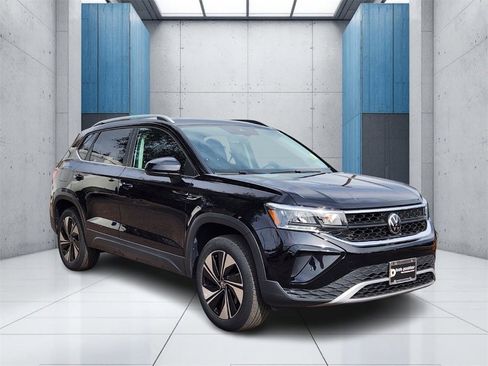 New 2024 Volkswagen Taos SE image 1