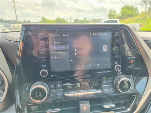 Used 2022 Toyota Highlander XLE image 23