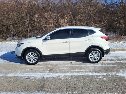 Used 2017 Nissan Rogue Sport SV w/ SV Premium Package FWD image 3