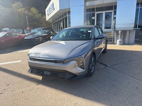 New 2025 Kia K4 LXS image 3