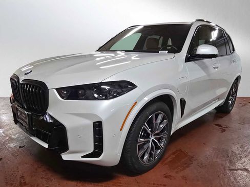 Used 2026 BMW X5 xDrive50e w/ M Sport Package image 7