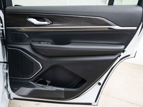 New 2026 Jeep Grand Cherokee L Limited image 33