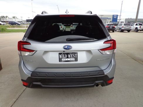 Used 2019 Subaru Forester Premium AWD/4WD image 5