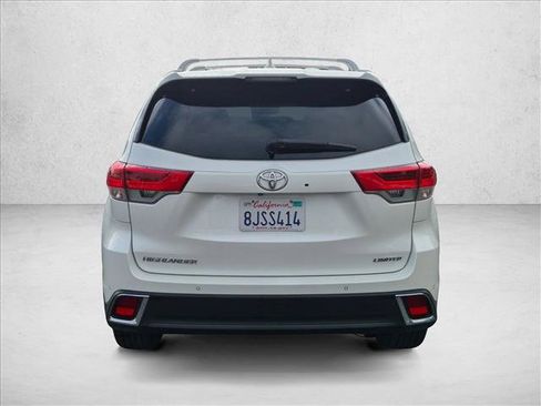 Certified 2019 Toyota Highlander Limited w/ Carpet Mat Package (TMS) FWD image 7