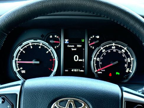 Used 2022 Toyota 4Runner Limited AWD/4WD image 17