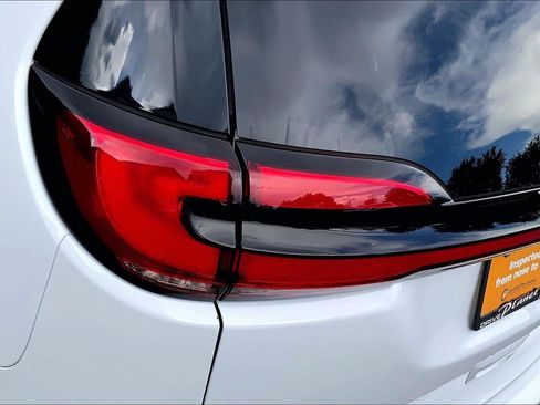 Certified 2024 Chrysler Pacifica Touring-L FWD image 30