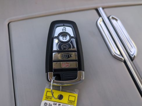 New 2025 Lincoln Navigator L Reserve image 28