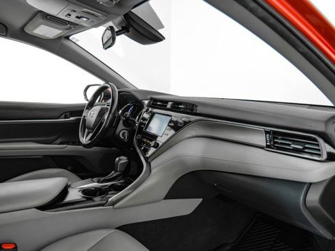 Used 2019 Toyota Camry SE image 10