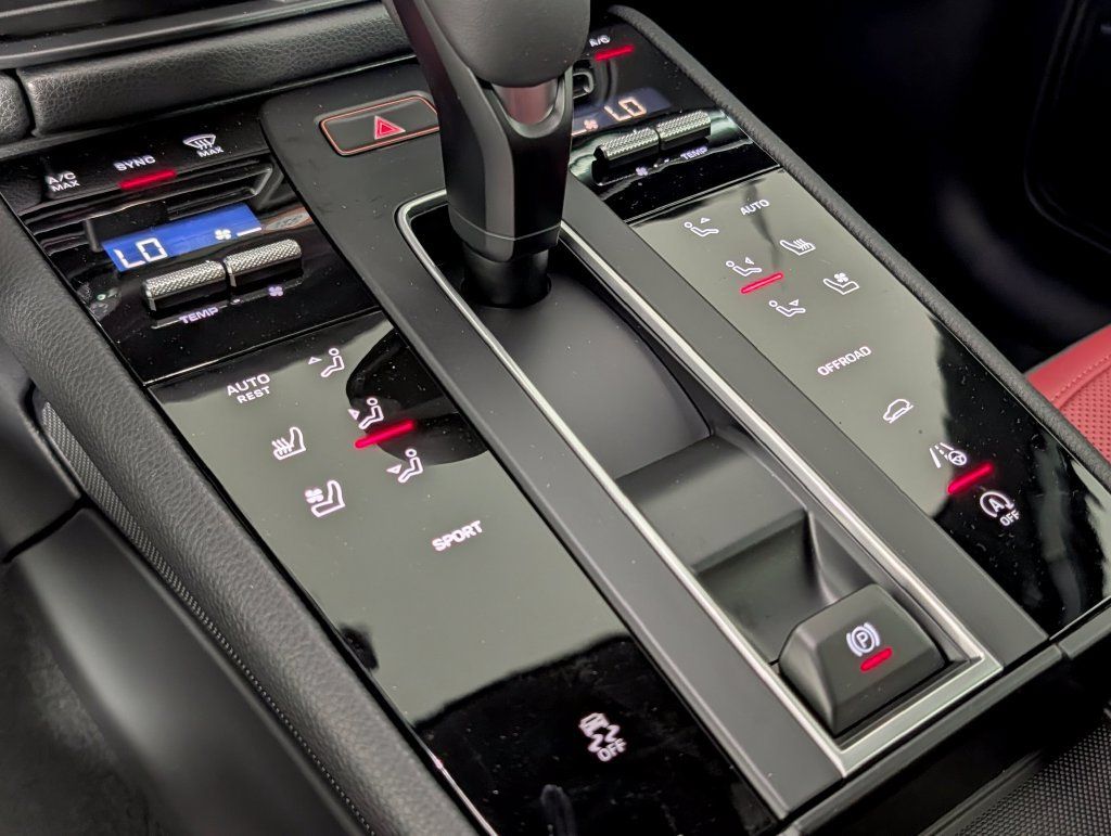 New 2026 Porsche Macan AWD/4WD image 34