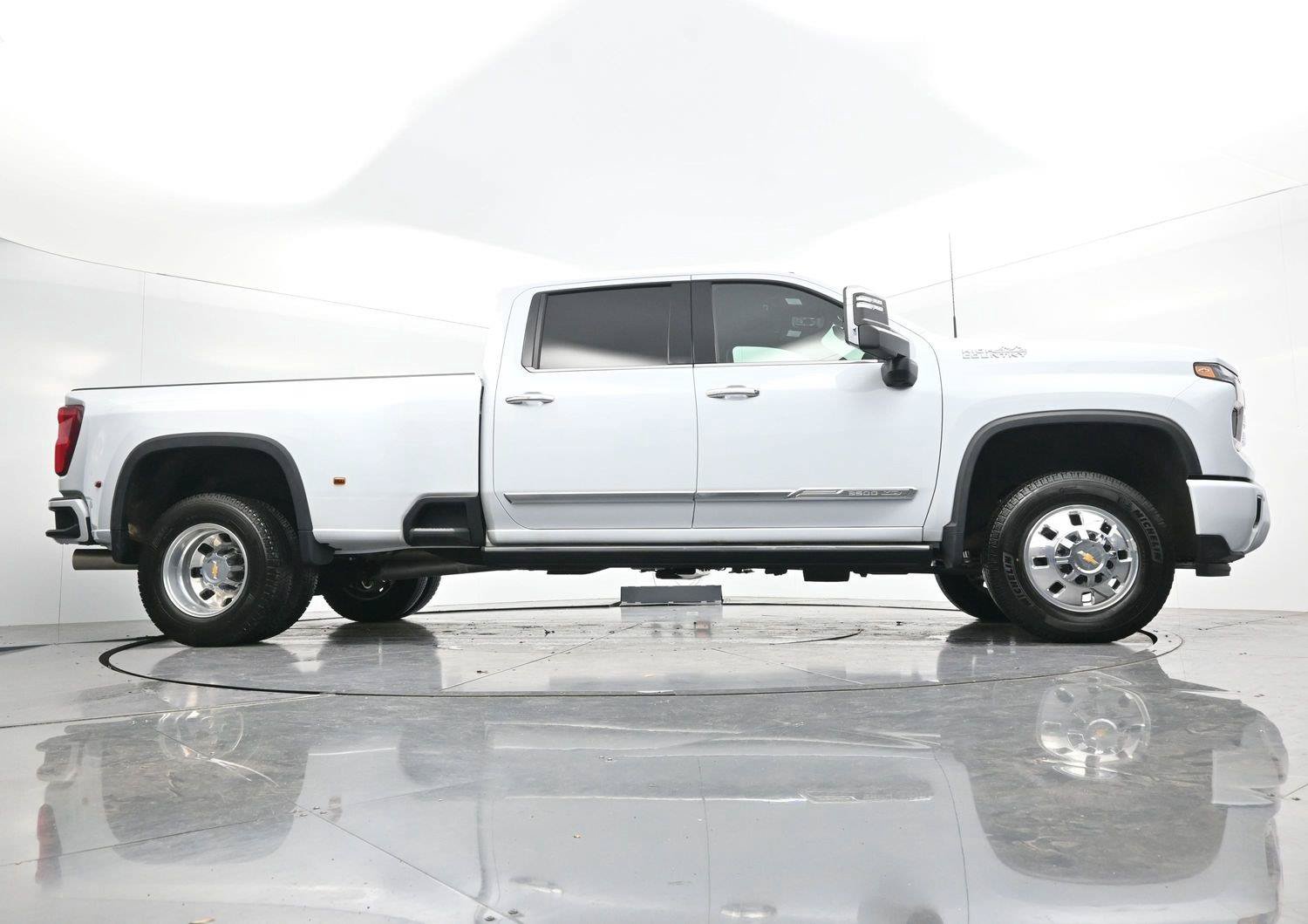 Used 2026 Chevrolet Silverado 3500 High Country w/ Technology Package AWD/4WD image 46