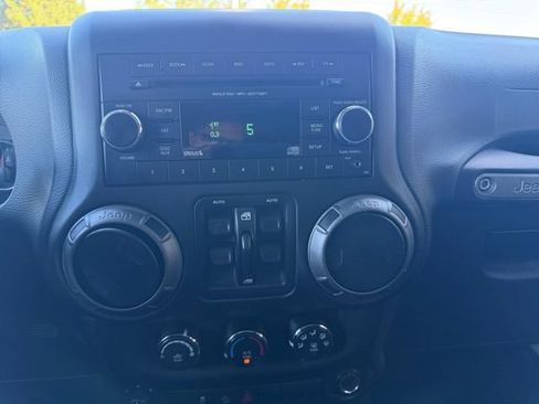 Used 2018 Jeep Wrangler Unlimited Sport S AWD/4WD image 18