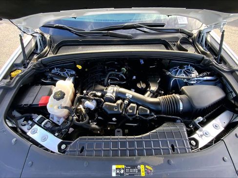 Used 2025 Jeep Grand Cherokee Limited w/ Luxury Tech Group II image 32