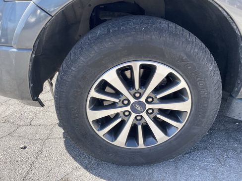 Used 2015 Ford Expedition XLT w/ Equipment Group 201A AWD/4WD image 17