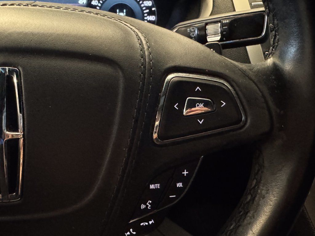 Used 2019 Lincoln MKZ Reserve FWD image 12