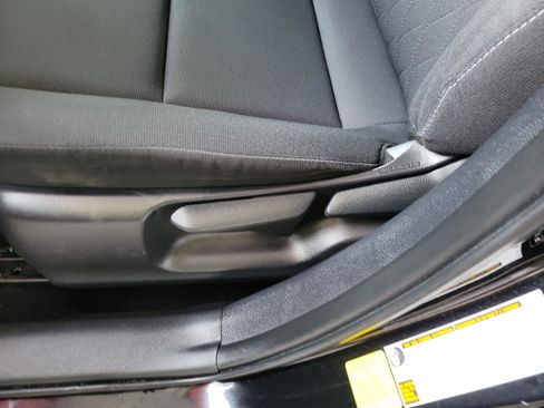 Used 2023 Toyota Corolla LE image 23