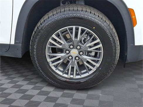 Certified 2025 Chevrolet Traverse LT image 8