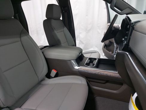 New 2026 GMC Sierra 3500 SLT w/ SLT Premium Package image 10