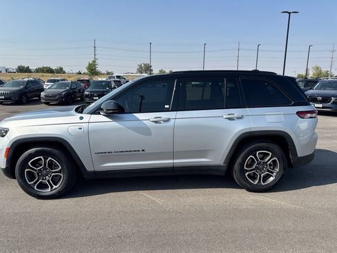 Used 2023 Jeep Grand Cherokee Trailhawk w/ Advanced Protech Group II AWD/4WD image 4