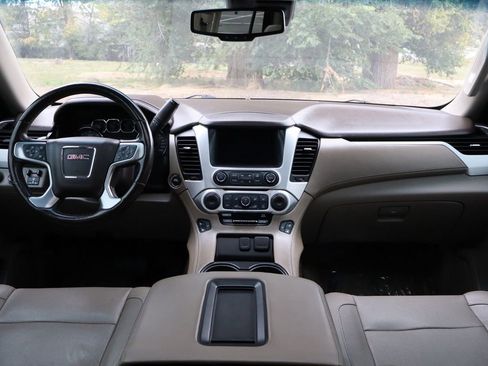 Used 2018 GMC Yukon SLT w/ Premium Edition image 16