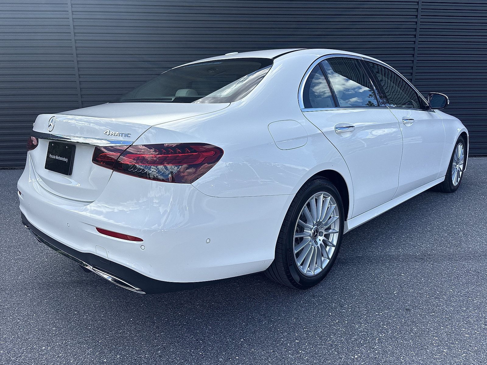 Used 2023 Mercedes-Benz E 350 4MATIC Sedan image 5