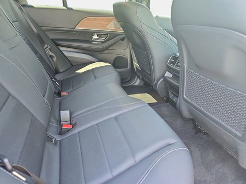 Used 2025 Mercedes-Benz GLE 350 4MATIC image 11