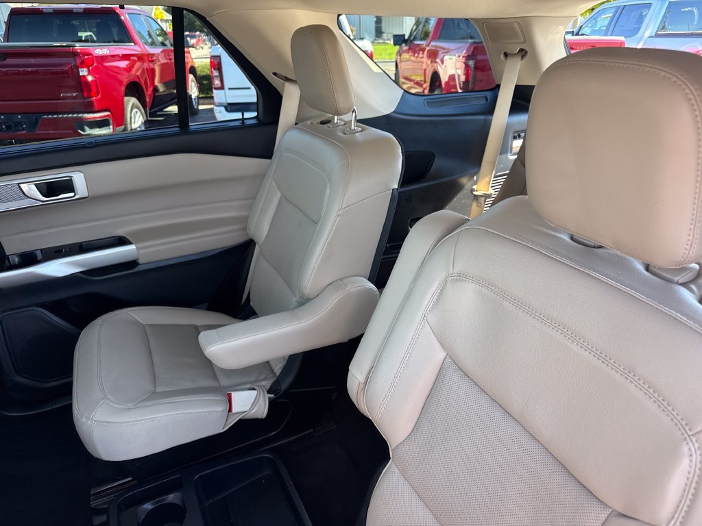Used 2021 Ford Explorer Limited w/ Equipment Group 301A AWD/4WD image 17
