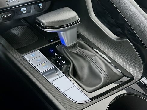 Certified 2024 Hyundai Elantra Limited image 17